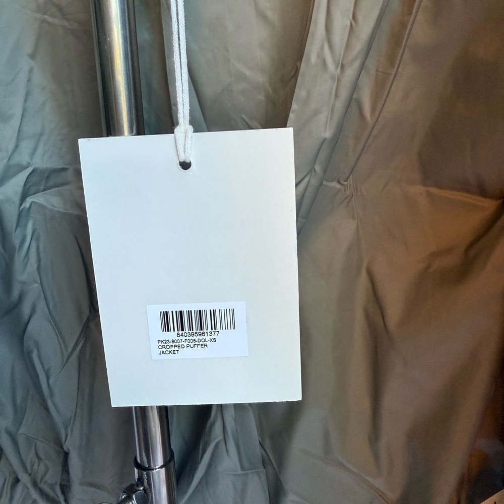 KHY by Kylie Jenner Cropped Puffer Jacket – Size XS – NWT - rare color - Picture 4 of 11